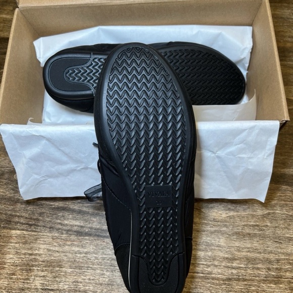 VIVAIA Yancy Sneakerina Women's Black Sneakers - Picture 3 of 3
